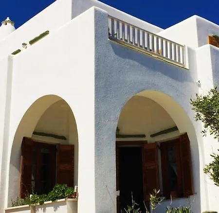 Aeolos Beach Karavostasis (Folegandros)