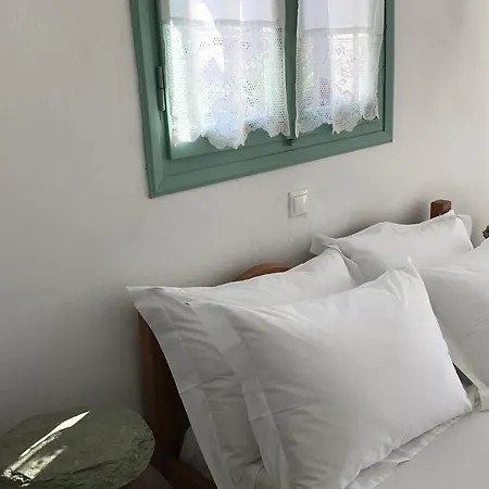 Aeolos Beach Karavostasis (Folegandros)