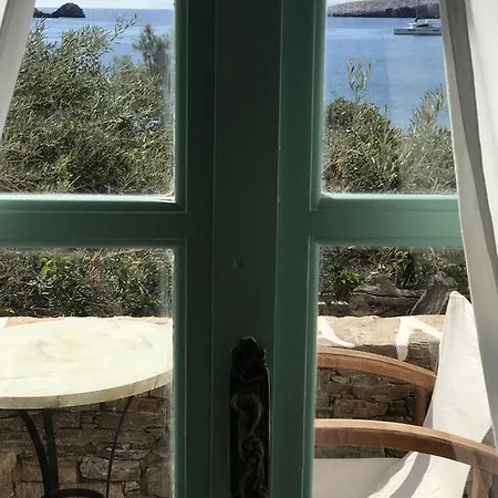 Aeolos Beach Karavostasis (Folegandros)