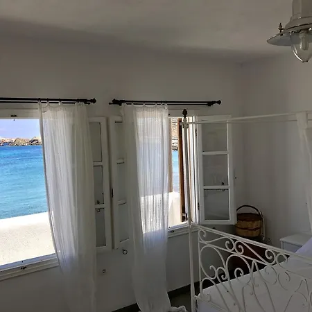 Aeolos Beach Karavostasis (Folegandros)