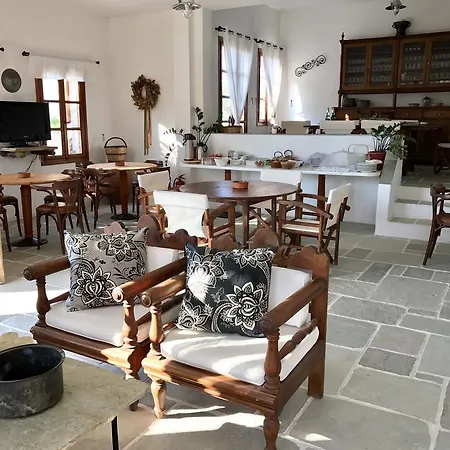 Aeolos Beach Karavostasis (Folegandros)