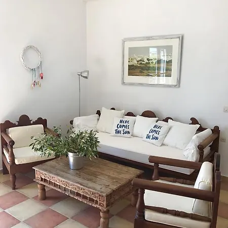 Aeolos Beach Karavostasis (Folegandros)