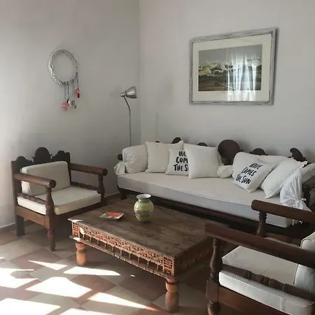 Aeolos Beach Karavostasis (Folegandros)